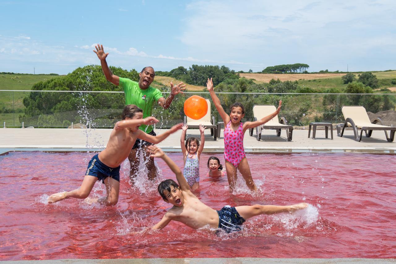Vila Gale Sintra Ngoại thất bức ảnh Family in a swimming pool
